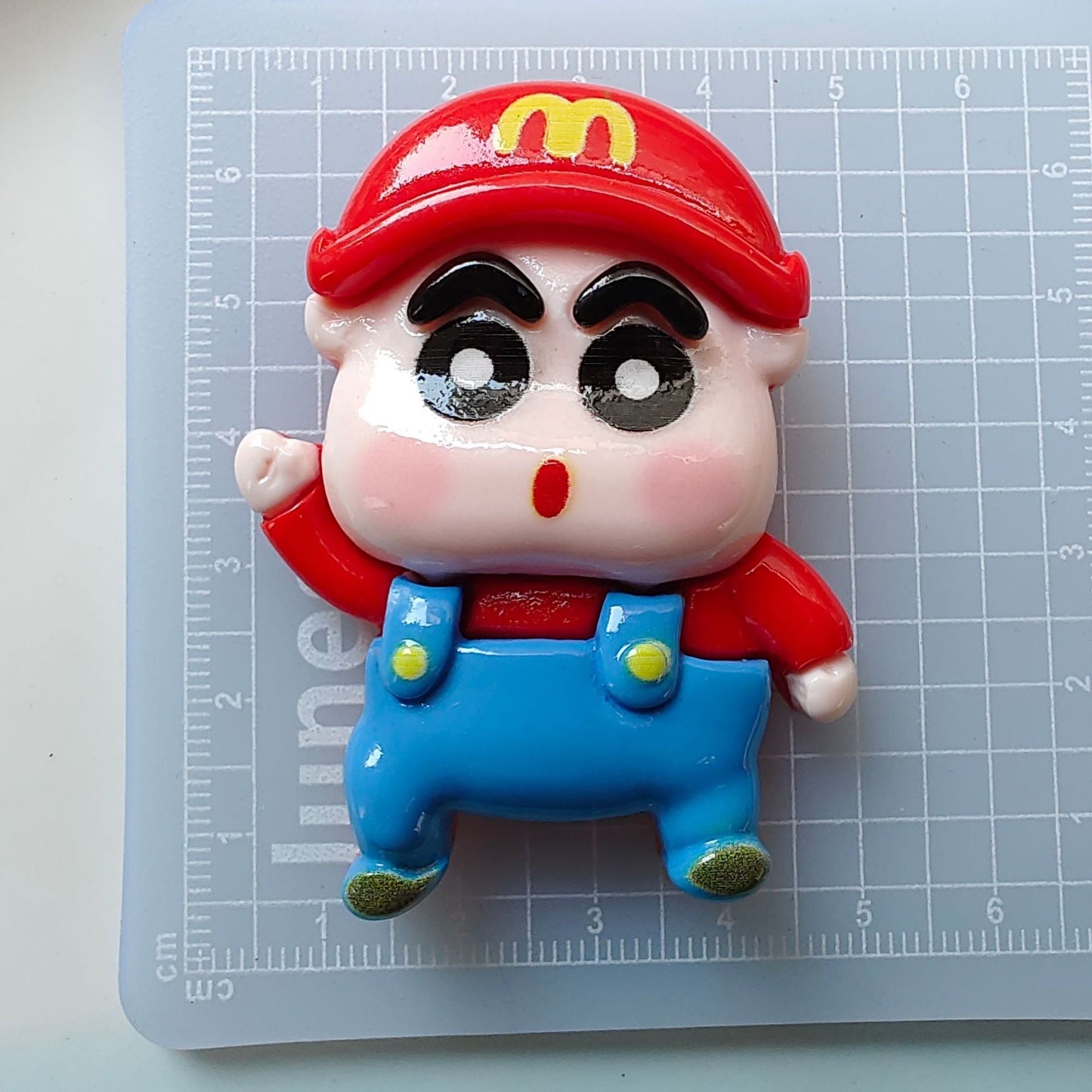 Large Crayon Shin-chan Charm