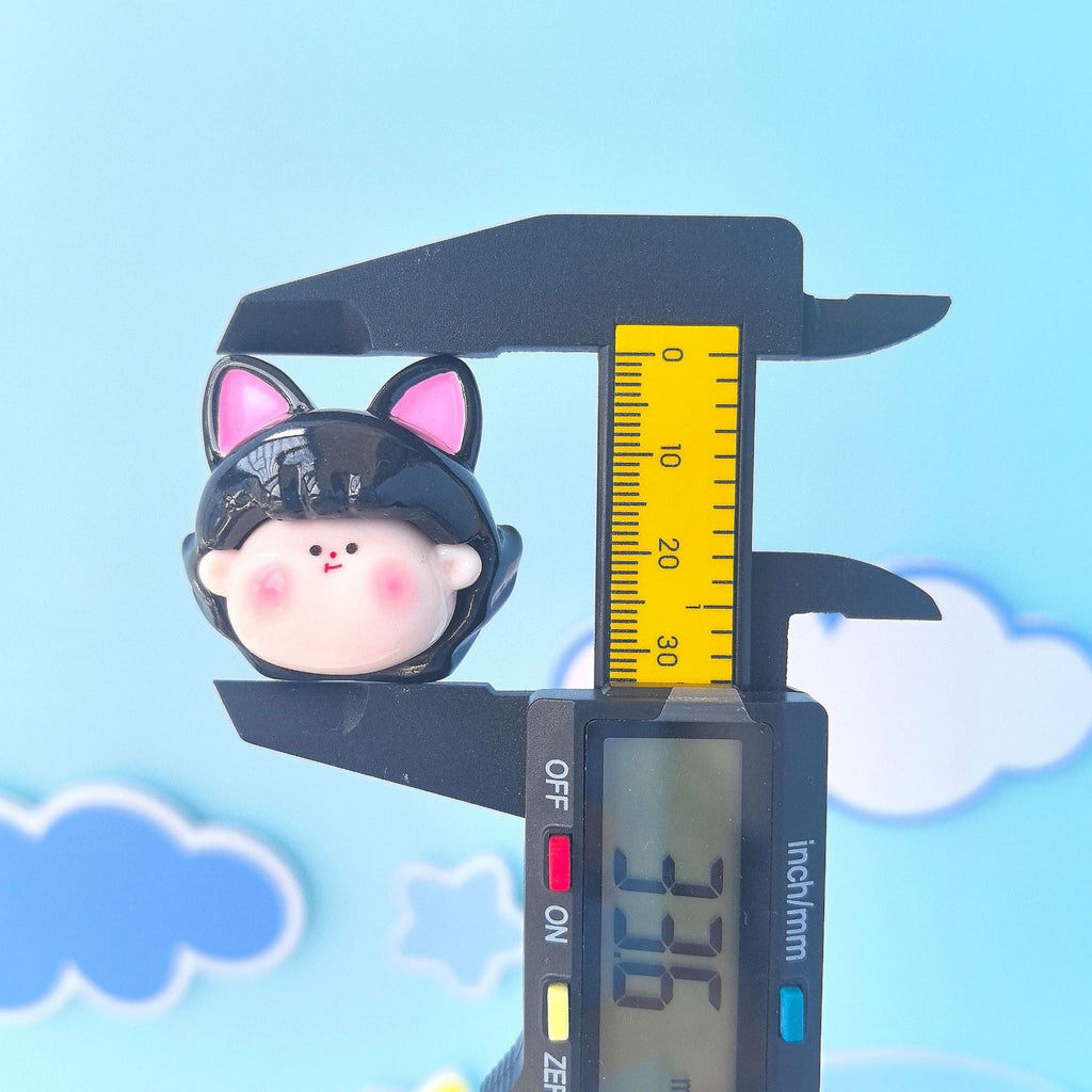 The Charm Of Three-Dimensional Lilith