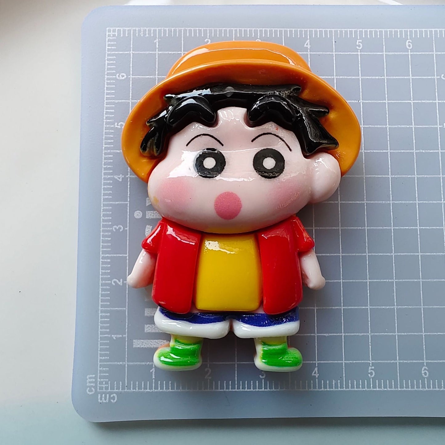 Large Crayon Shin-chan Charm