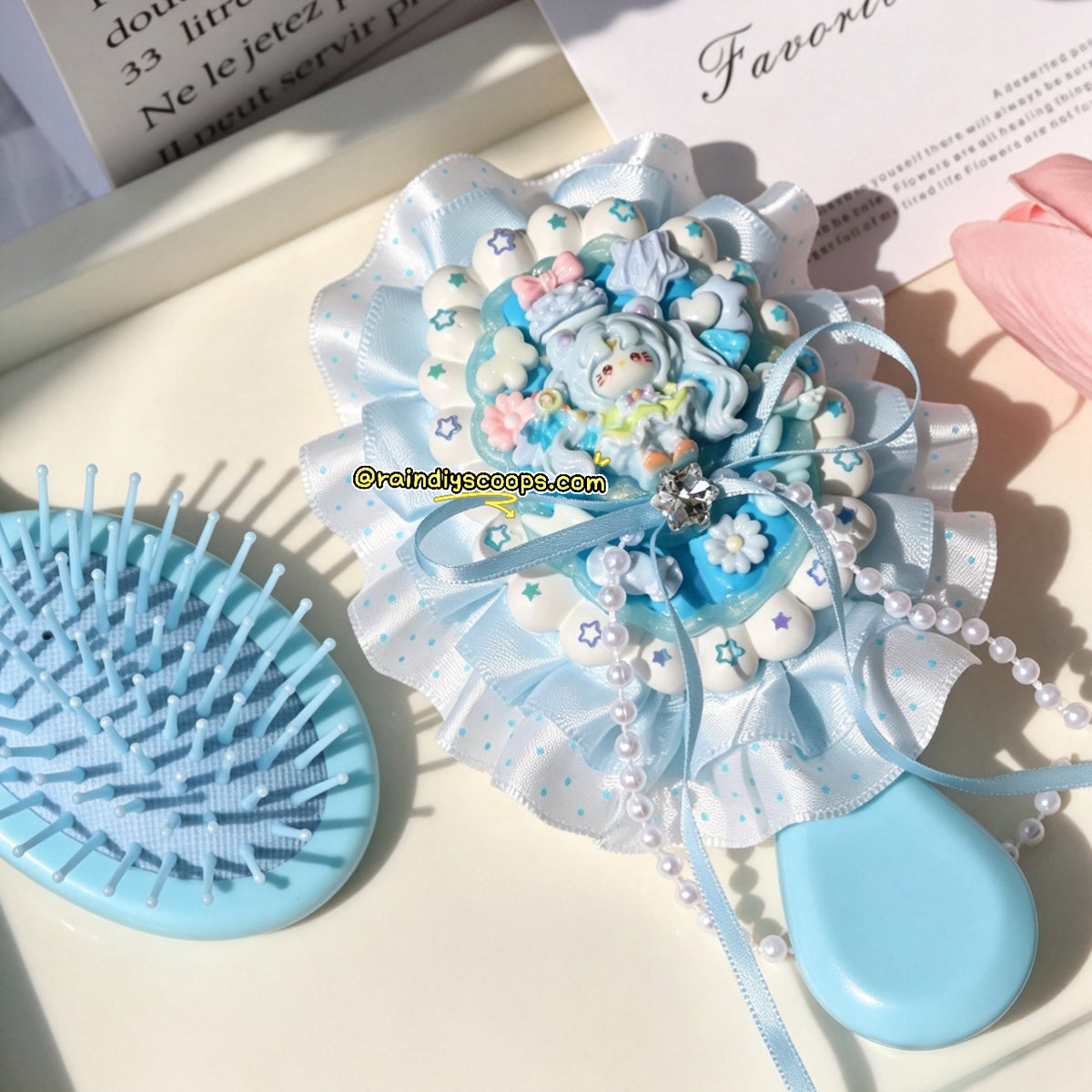 Blue cream glue comb