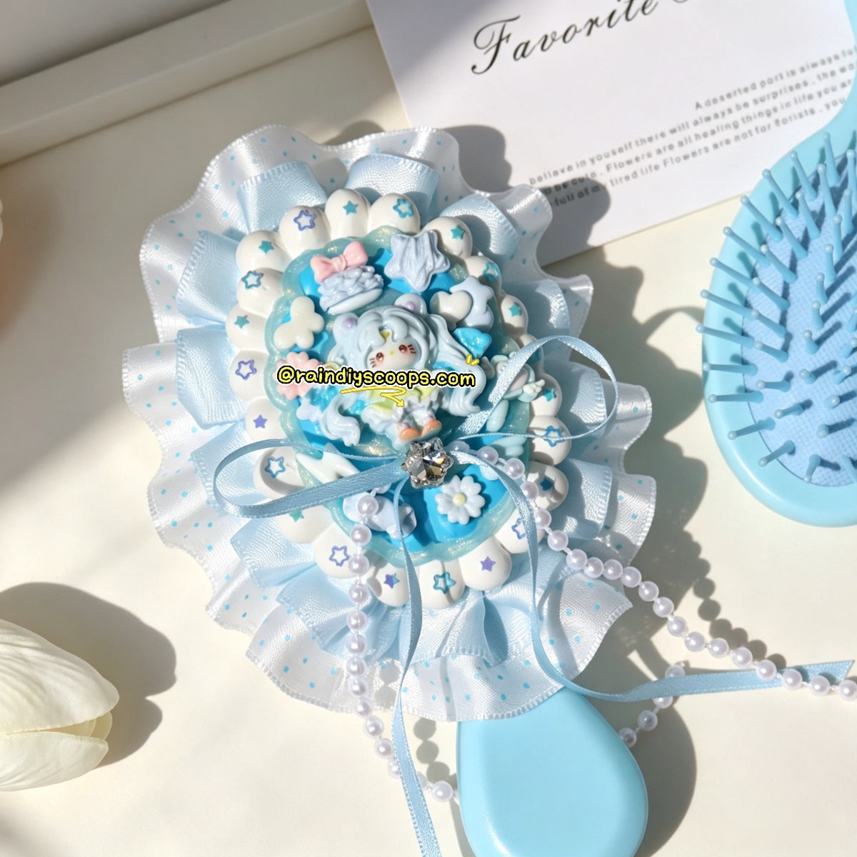 Blue cream glue comb