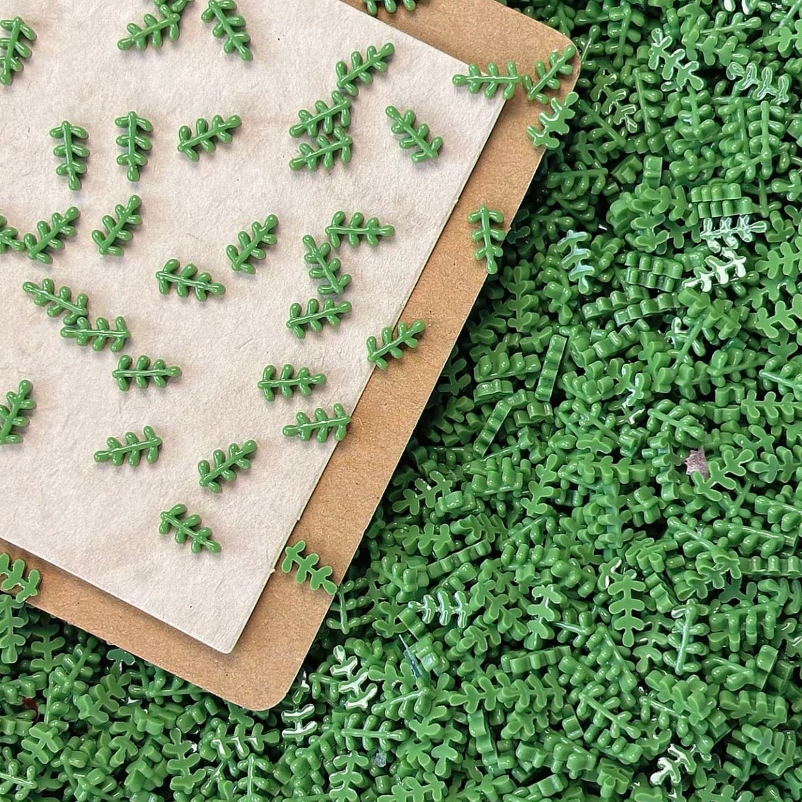 Mini Pepper Leaf Resin Charms | Miniature Food Play Accessories
