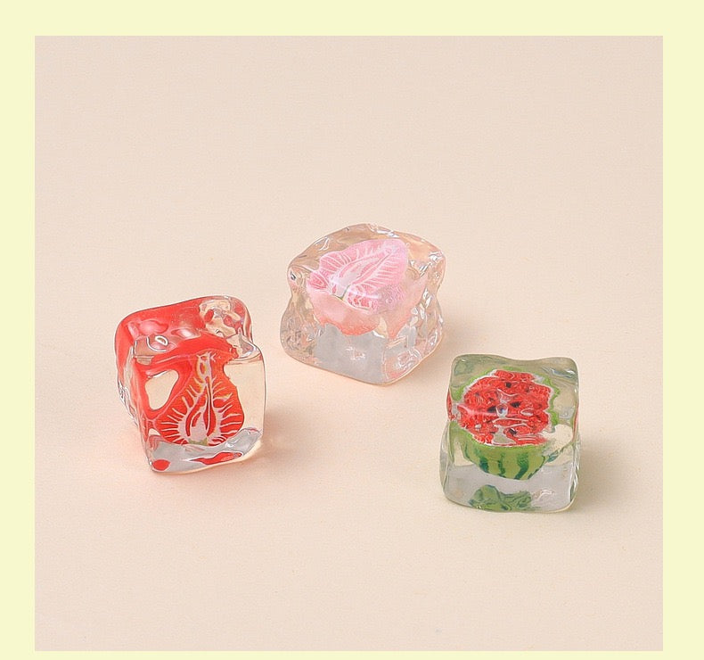 Three-dimensional fruit ice cubes