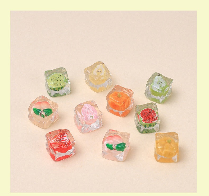 Three-dimensional fruit ice cubes
