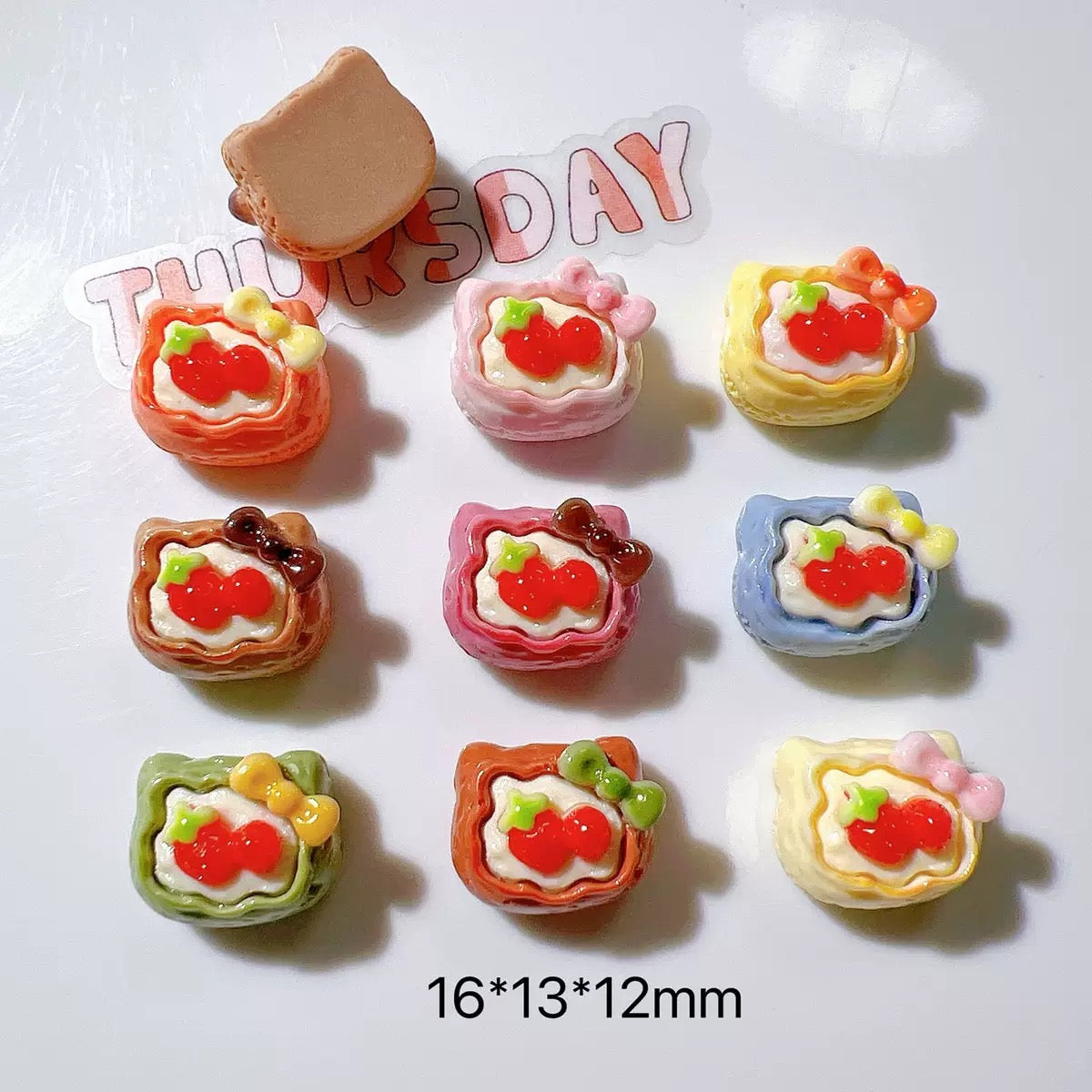 The charm of mini cat-shaped cakes