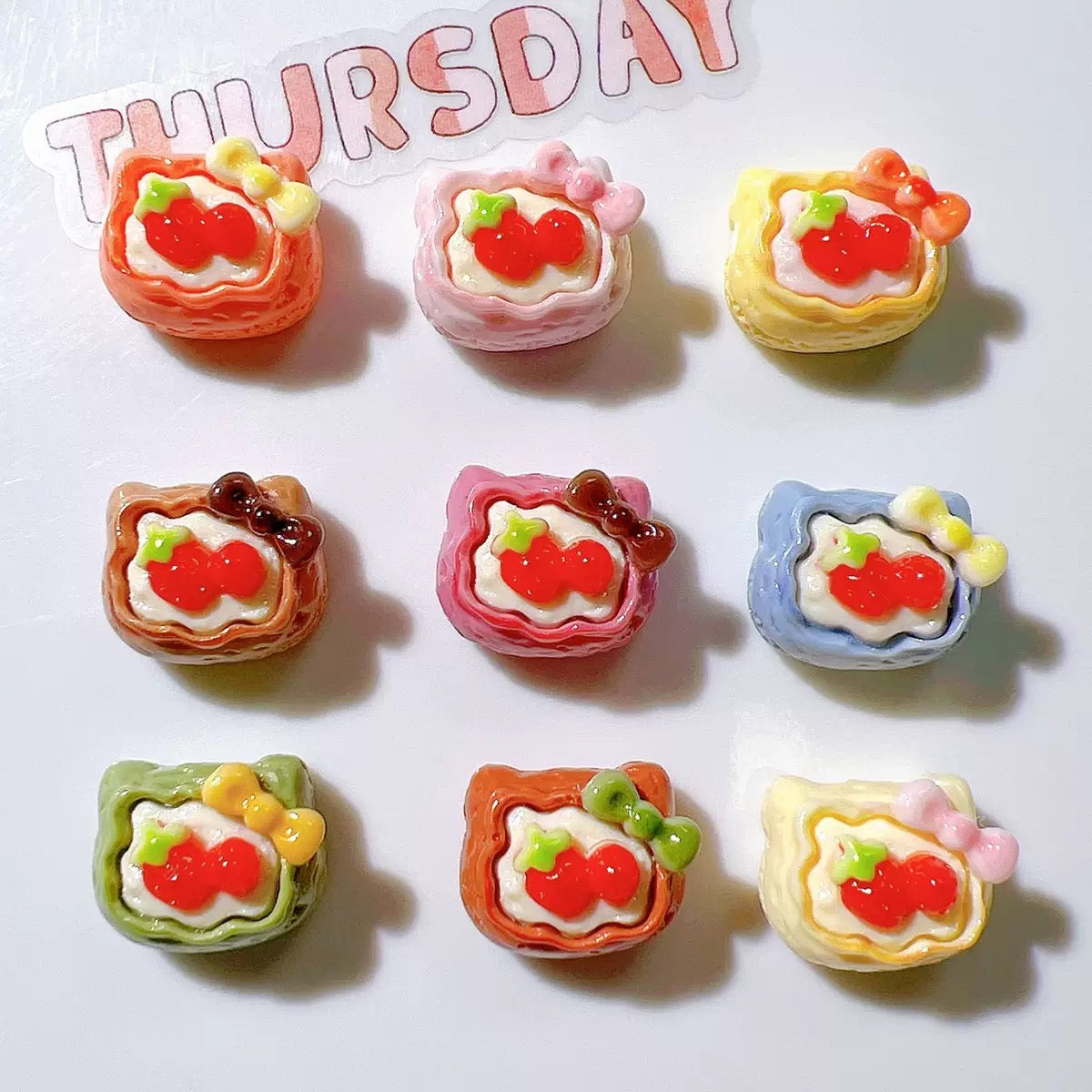The charm of mini cat-shaped cakes
