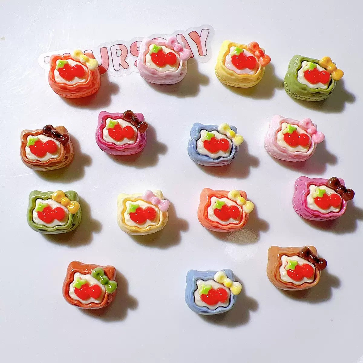 The charm of mini cat-shaped cakes