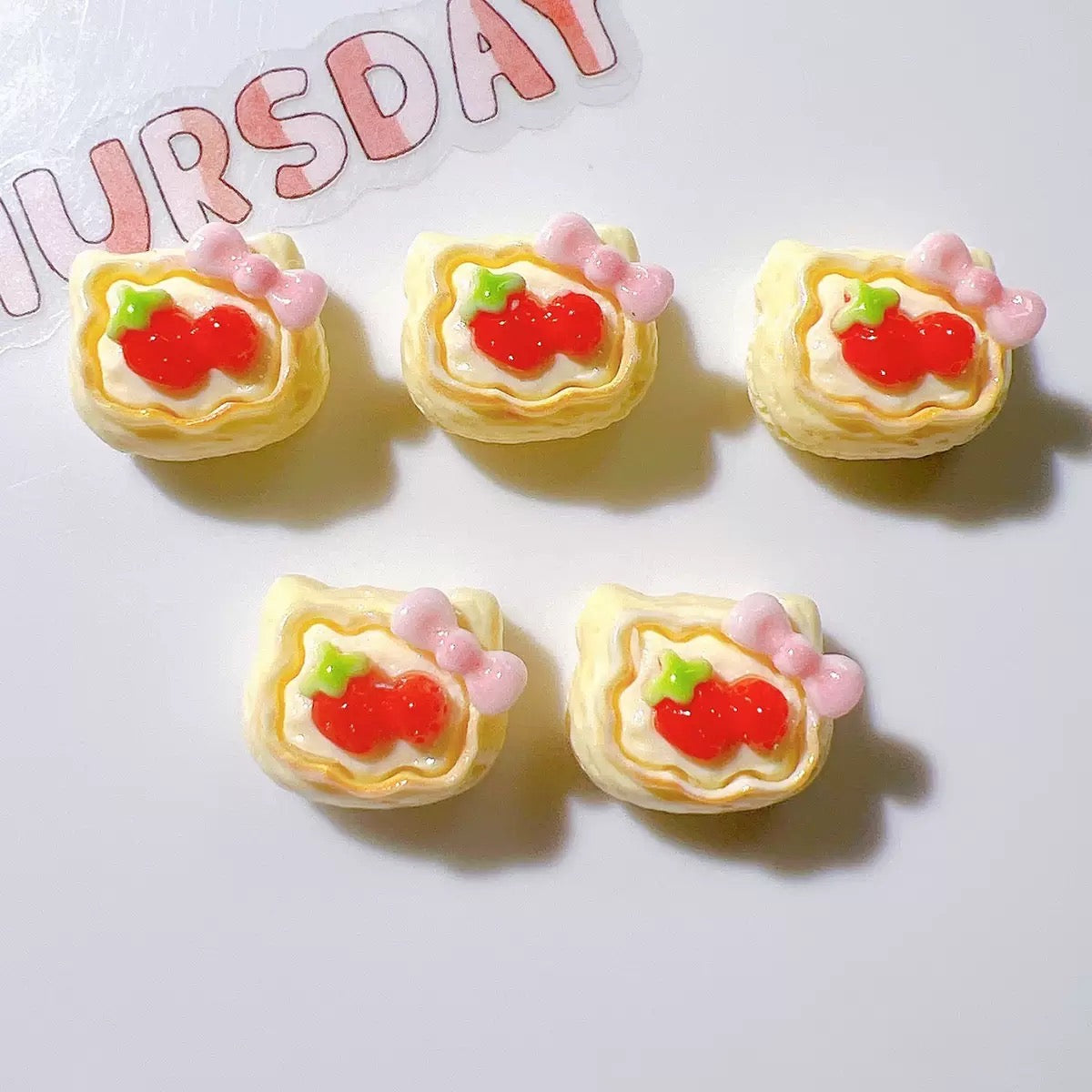 The charm of mini cat-shaped cakes