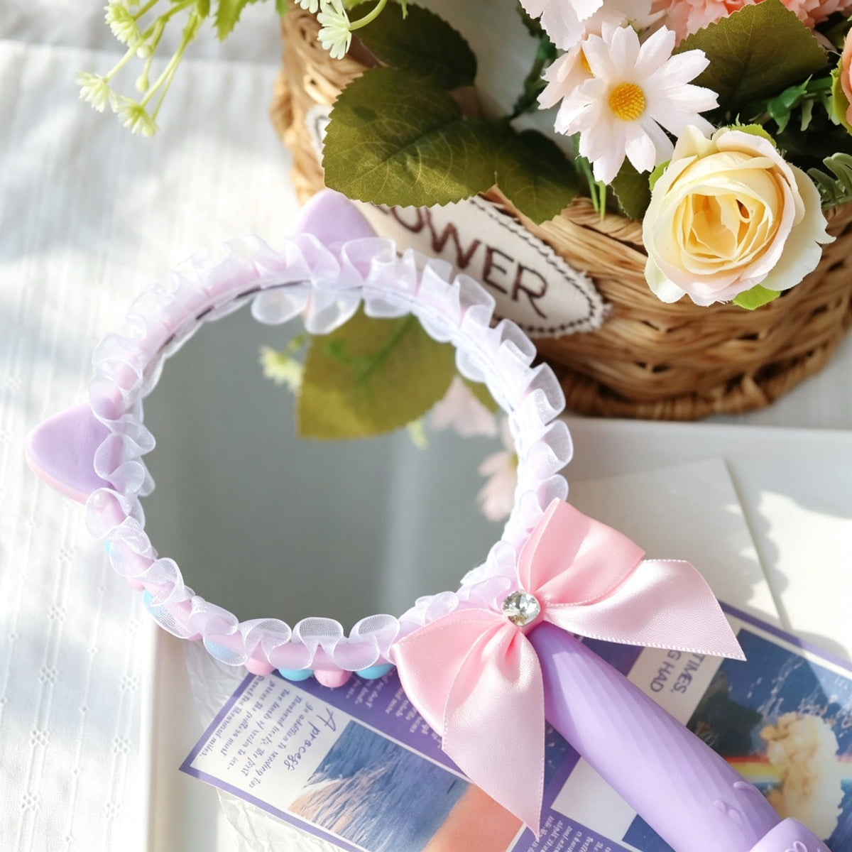 Rabbit ear cream glue mirror
