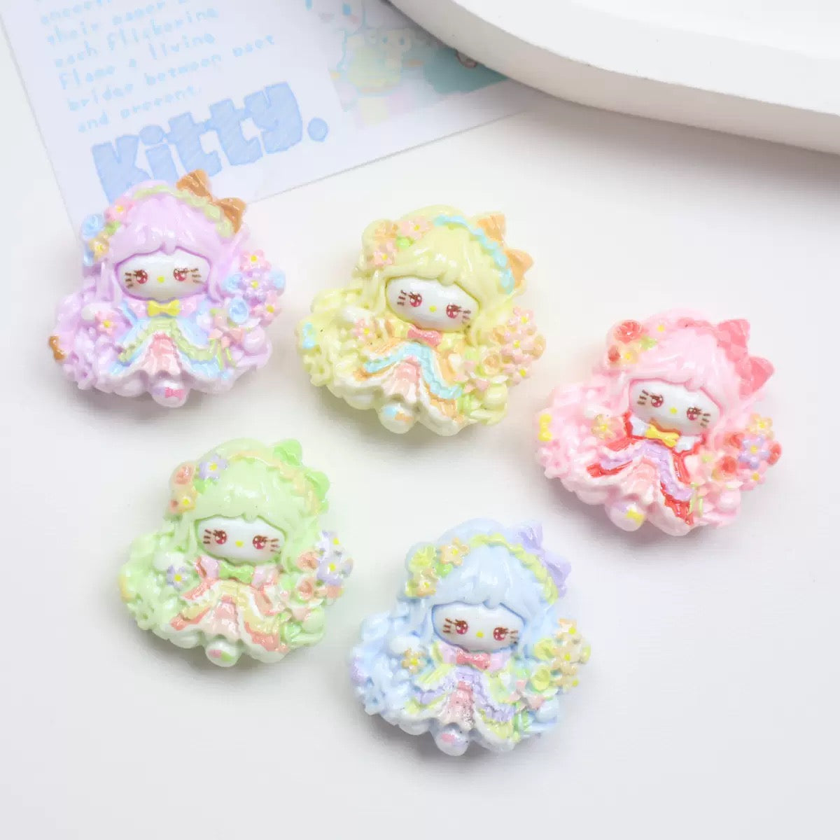Resin cartoon charm (multiple styles)