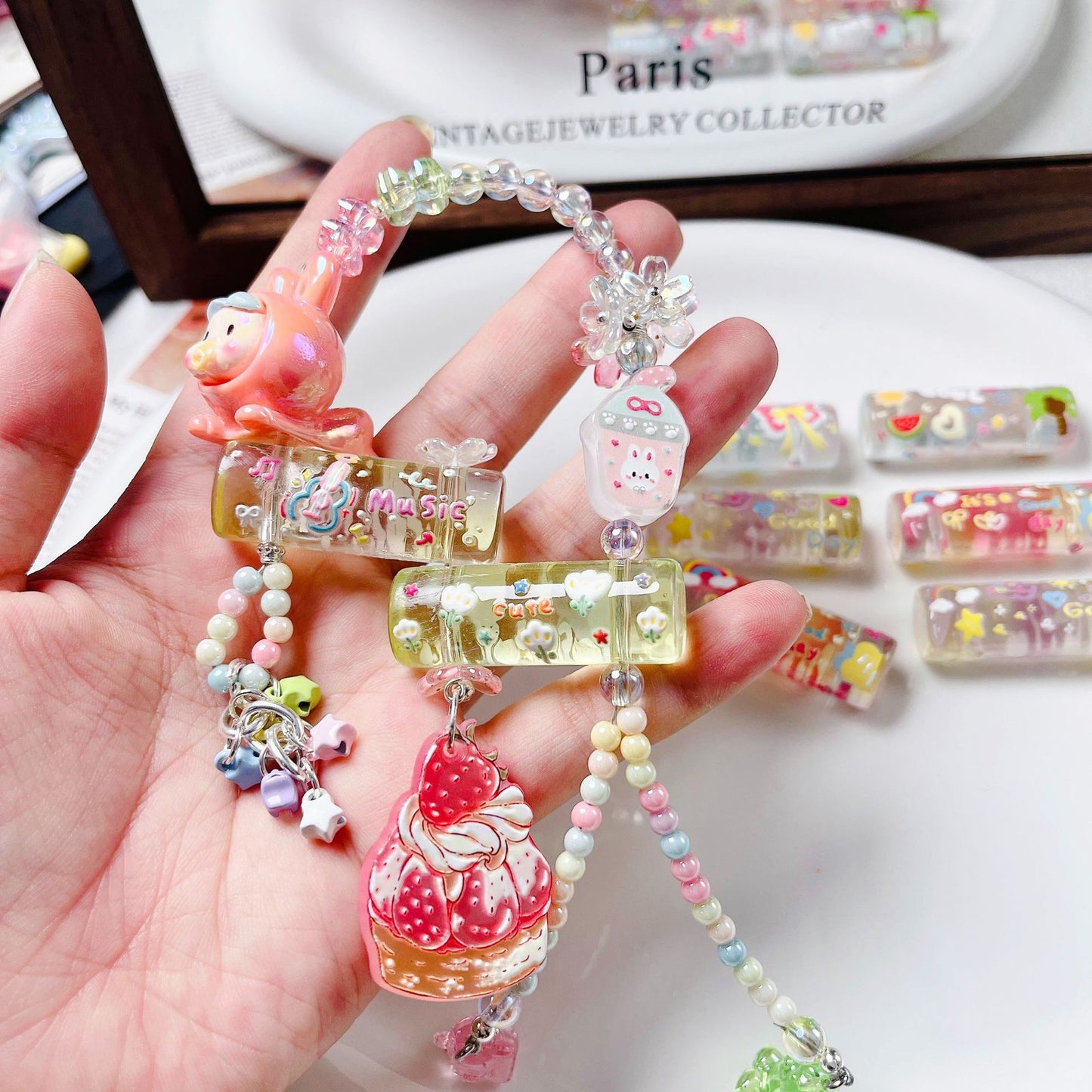 Transparent embossed double-hole cylindrical bead