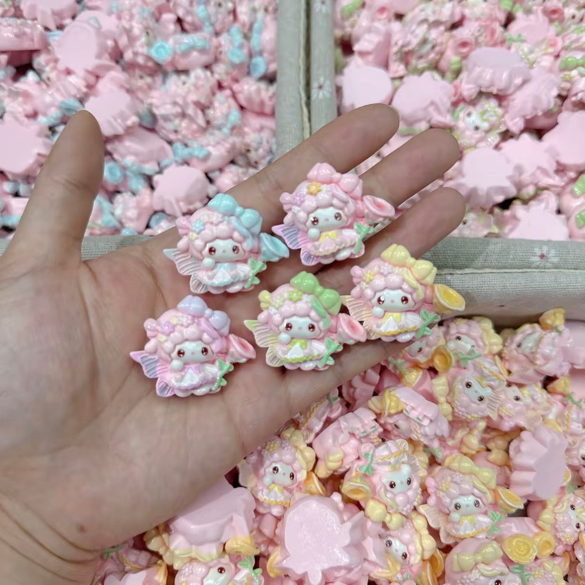 Cute resin cartoon lamb (multiple styles)